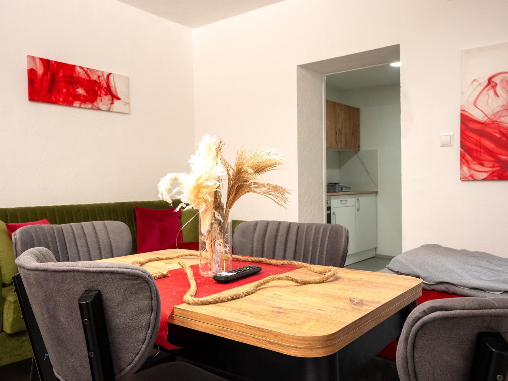 Serviceroom24 - Apartment 4 In Herten Wlan - Smart-Tv - 24-7 Check-In Und Kueche Esterno foto
